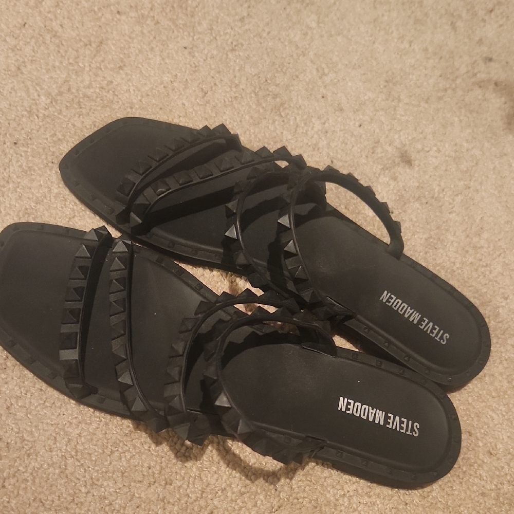 Steve Madden Black Pyramid Studded Sandals
